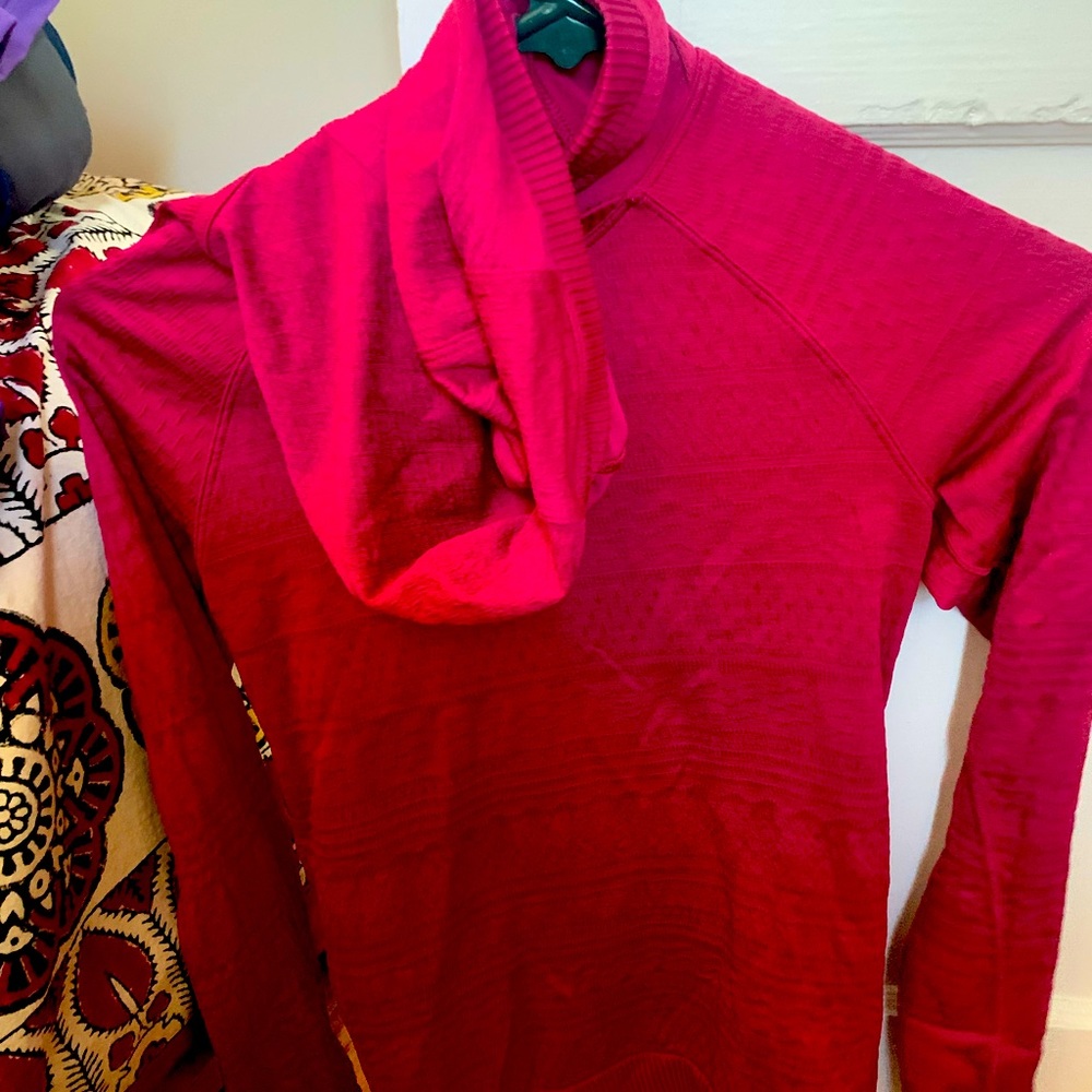 Lululemon Size 4 long sleeve shirt